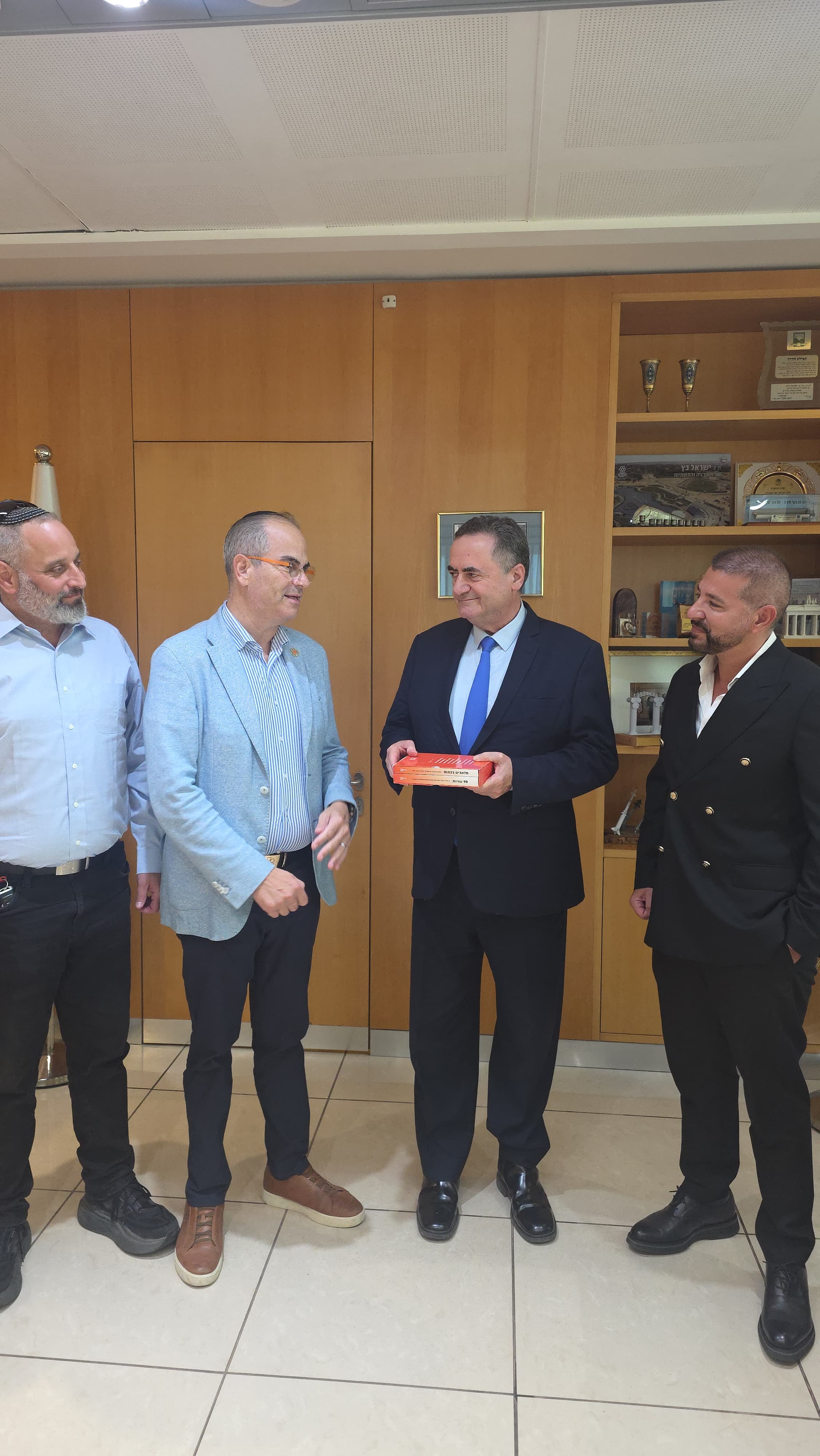 United Hatzalah president meets defense minister Israel Katz to strengthen emergency cooperation